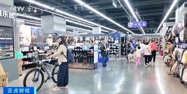 九游体育:越野车体验项目周末预约爆满!广东佛山户外运动火热催生消费新场景(图3)