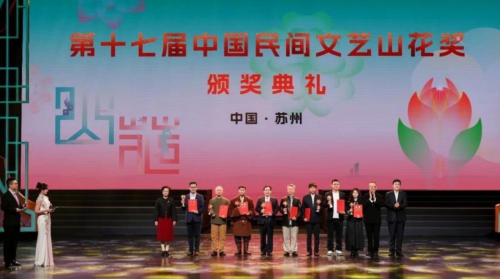 深圳珠绣作品《峡谷奇光》荣获中国民间文艺山花奖
