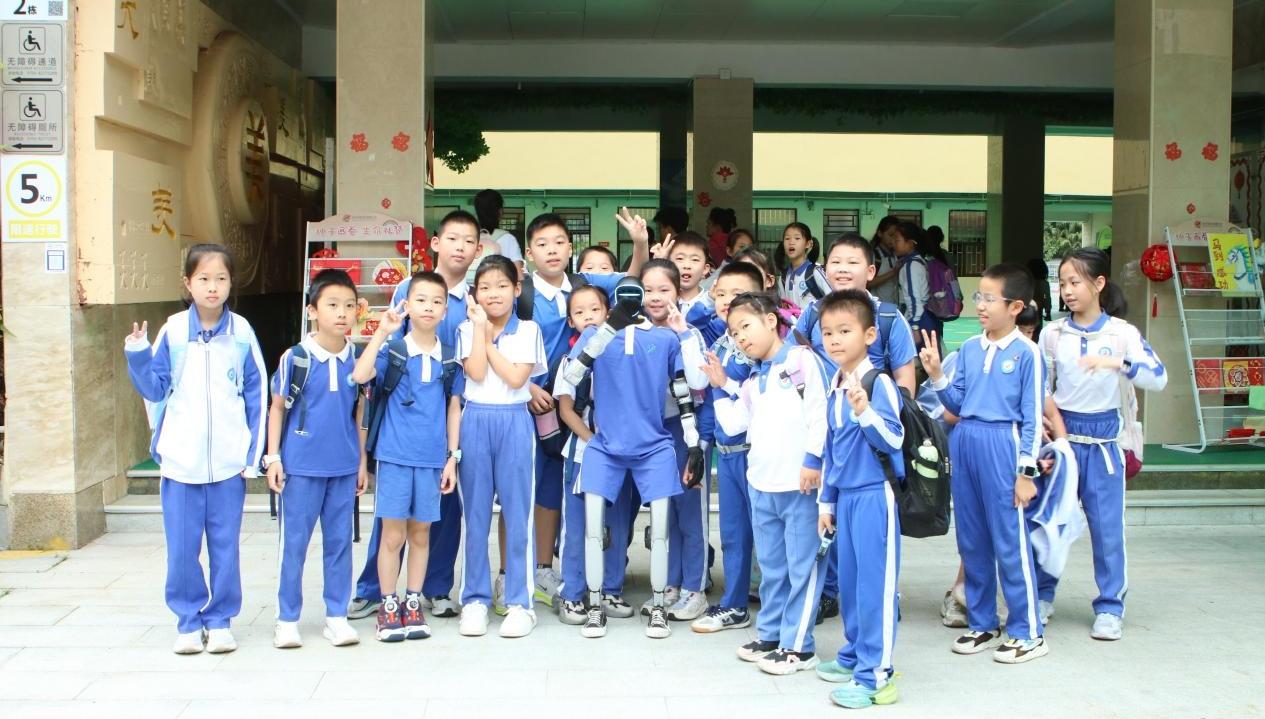 机器人助阵燃动校园，景鹏小学科技节正式启幕