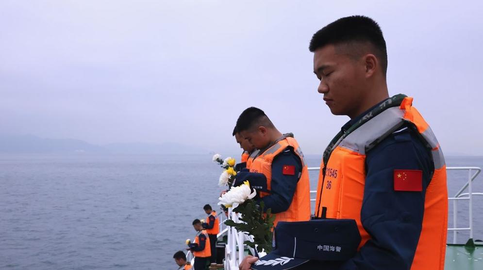 蔚蓝铸忠诚 深圳海警局陆地海上联动追思先烈（视频）