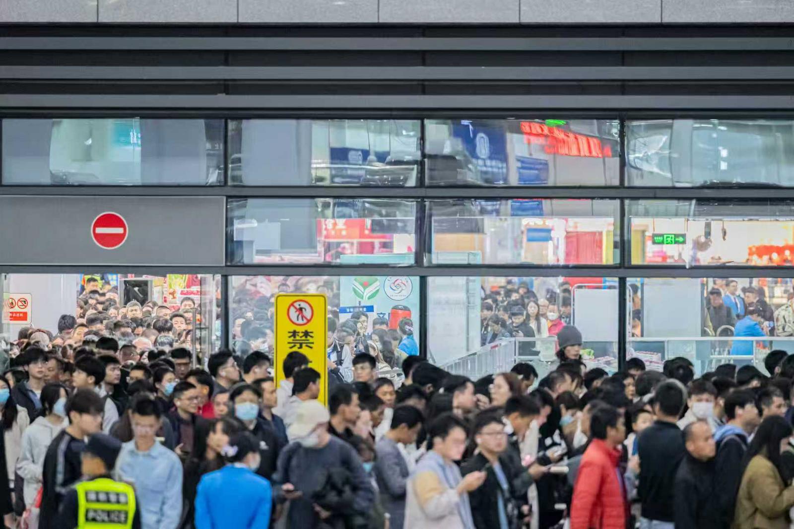 清明返程高峰来了 深圳北站4月6日单日抵达旅客预计达30万人次