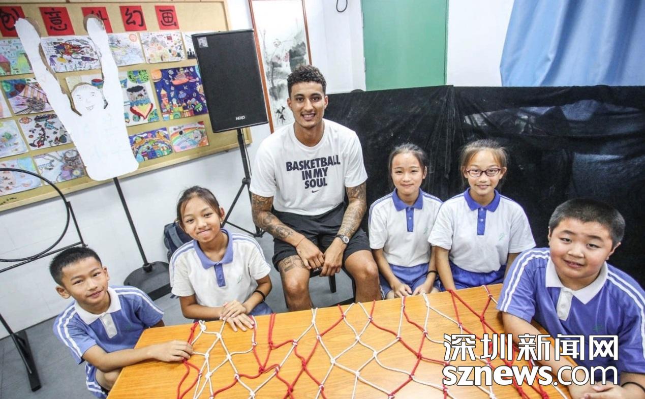 nba球星体验校园篮球文化白芒小学学子与球星零距离接触