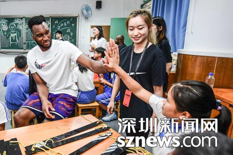 nba球星体验校园篮球文化白芒小学学子与球星零距离接触