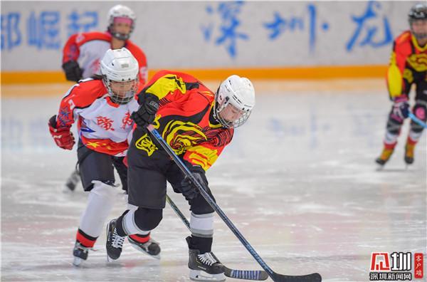 广东省青少年冰球锦标赛龙岗开幕  12支强队冰上争锋
