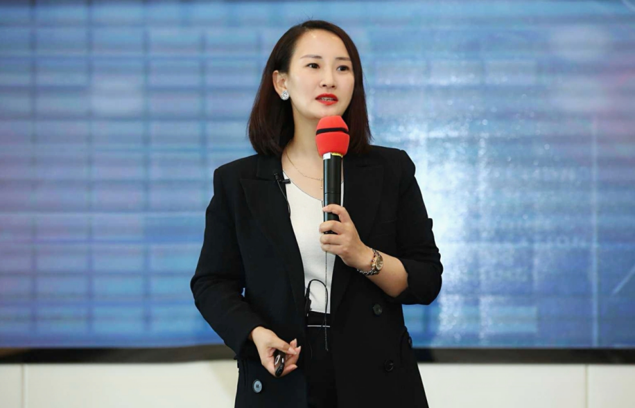 据阿里钉钉副总裁白惠源现场介绍,截至2019年6月30日,钉钉用户数突破2