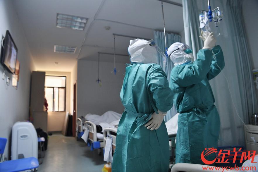 记者探访武汉市汉口医院隔离治疗区每按一次快门都无比艰难