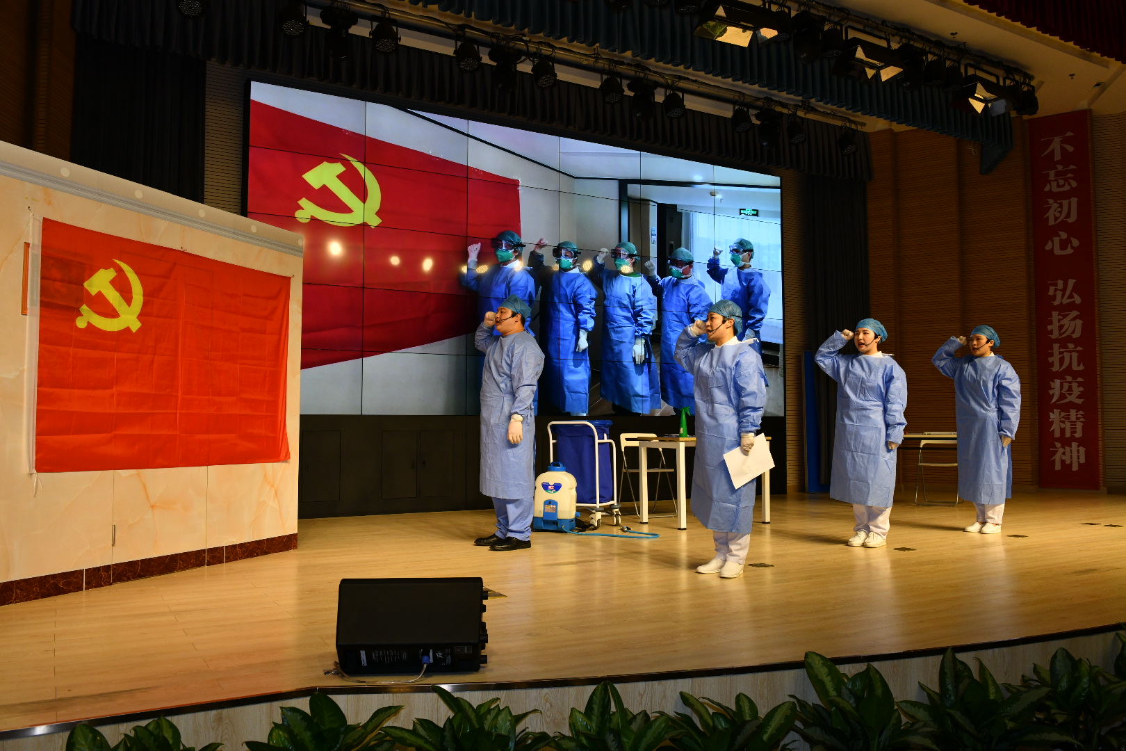 2020必追剧目医护版抗疫舞台剧庚子记疫深圳首映