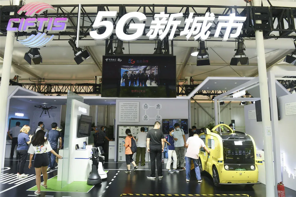 中国未来五年经济总量_五年后小舞图片(3)