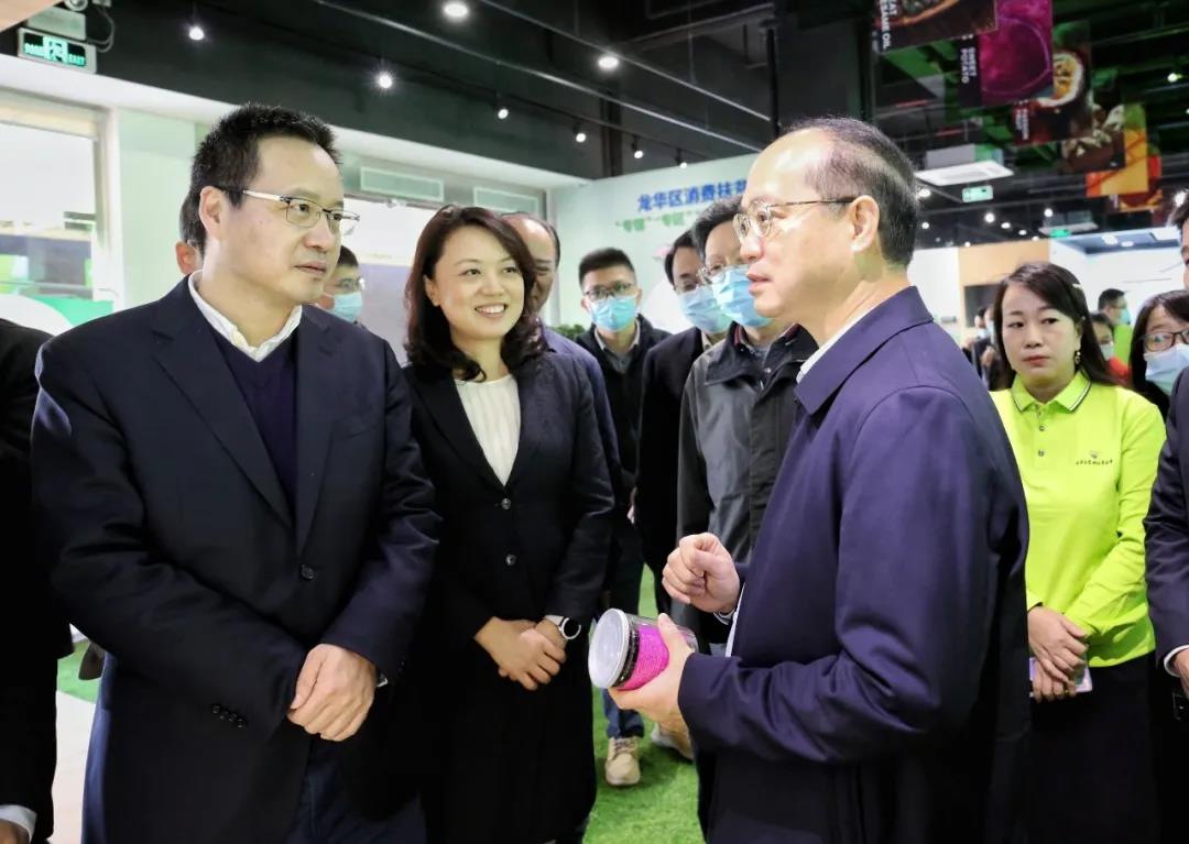深圳市委副书记郑轲,市委副秘书长黄哲,市扶贫协作和合作交流办公室