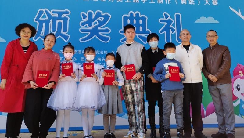 【第二课堂】深圳南山中小学生将废弃物品变为环保作品