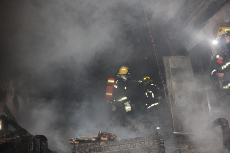充电式暖水袋故障致城中村住宅突发起火，龙华消防迅速救出3名被困人员