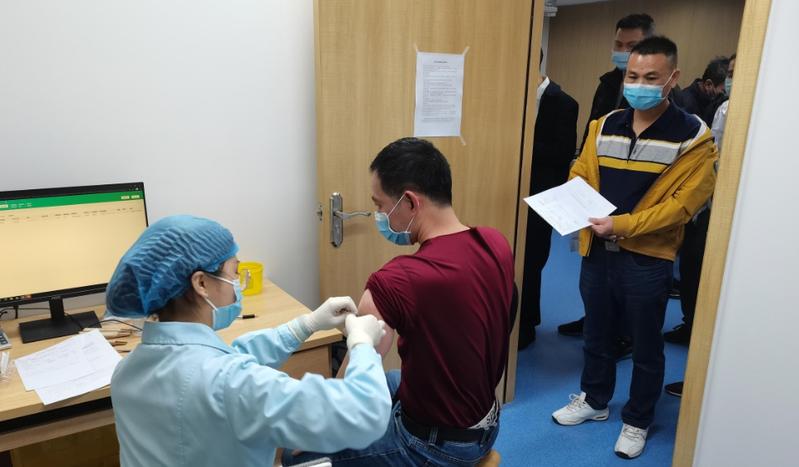 【防控新型冠状病毒】深圳首批国际航行船舶船员集中接种新冠疫苗