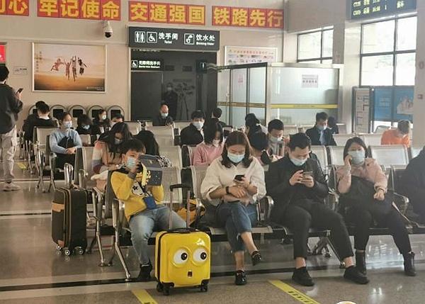 【防控新型冠状病毒】深圳龙岗平湖火车站多举措保障旅客顺利返乡