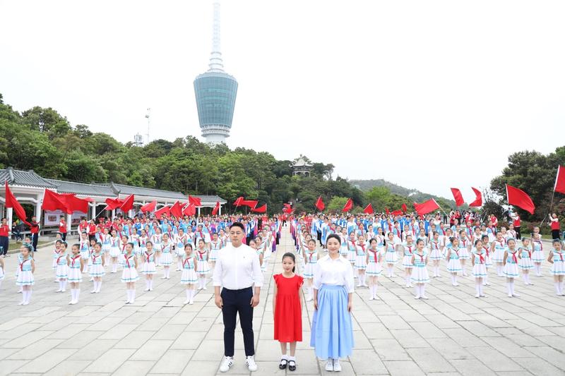 【文化深圳】深圳：“花开罗湖映山红”千人唱响爱国之歌