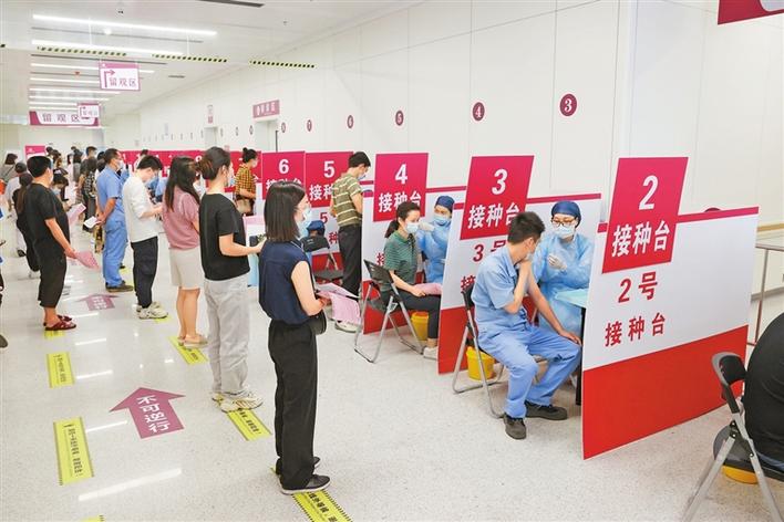 市民利用午休时间专门接种，深圳疫苗接种人数全广东最多！