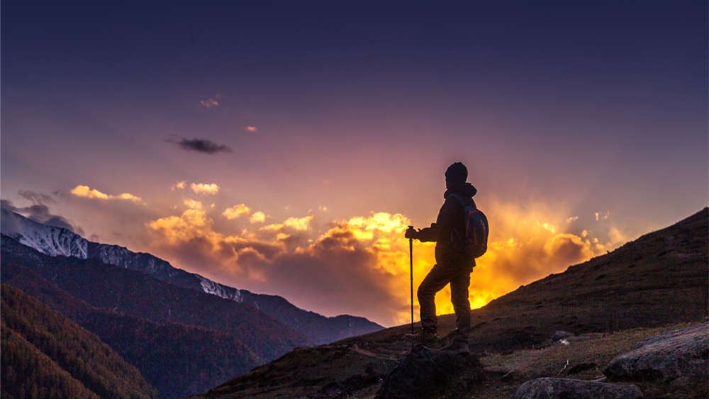 在西藏5000米以上独立山峰举行登山活动需提前一个月申请