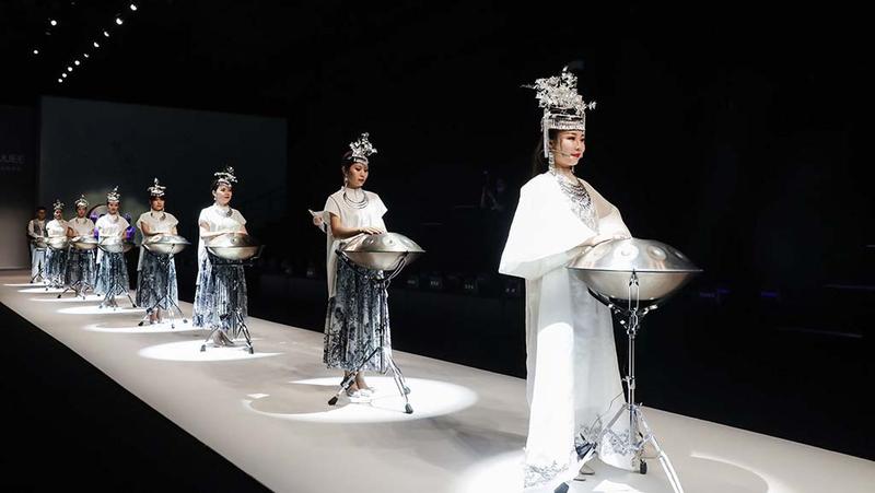 【文化深圳】走进深圳时装周 感受苗岭别样风情