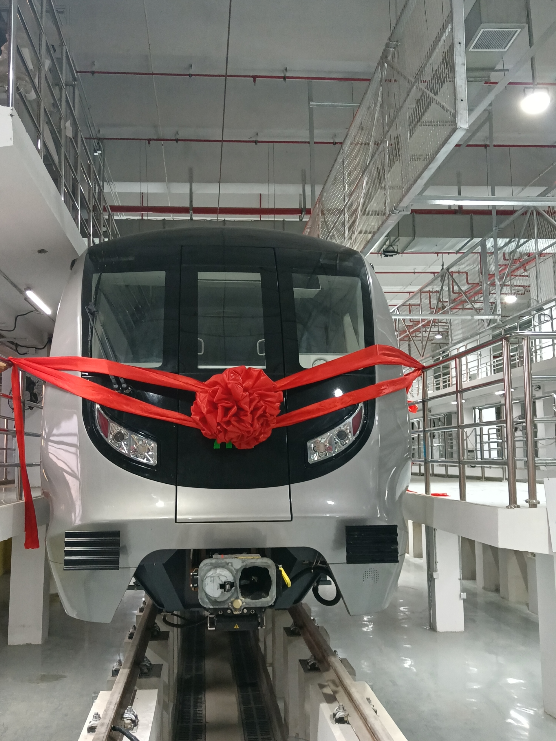 深圳首列全自动运行无人驾驶地铁列车来了 ​！