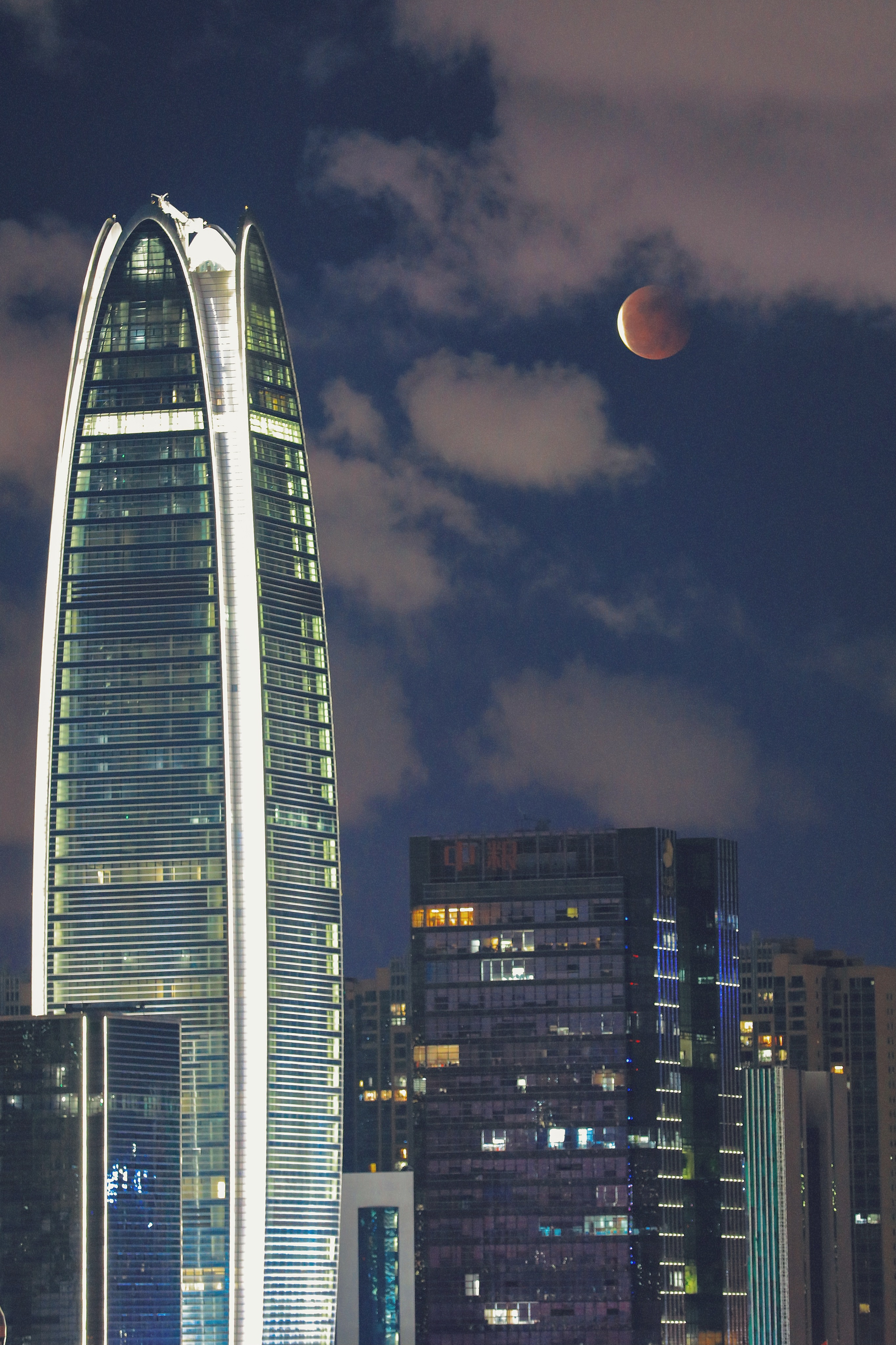 "月全食"之夜 宝安夜空升起"红月亮"_深圳新闻网