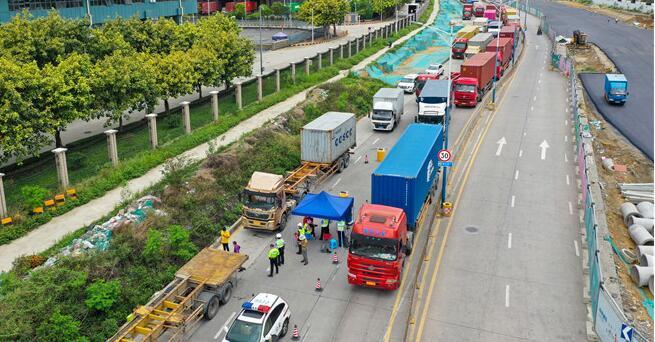【民生实事】深圳盐田港货柜车实施进港预约 多方联动疏导保障交通顺畅