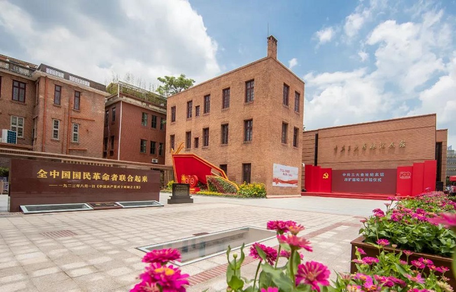 省级老干部参观中共三大会址纪念馆并重温入党誓词 带头做到不忘革命初心永葆政治本色_深圳新闻网