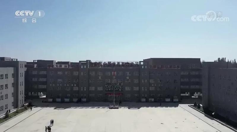 塔什库尔干塔吉克自治县,平均海拔4000米以上,地广人稀,自然条件恶劣.