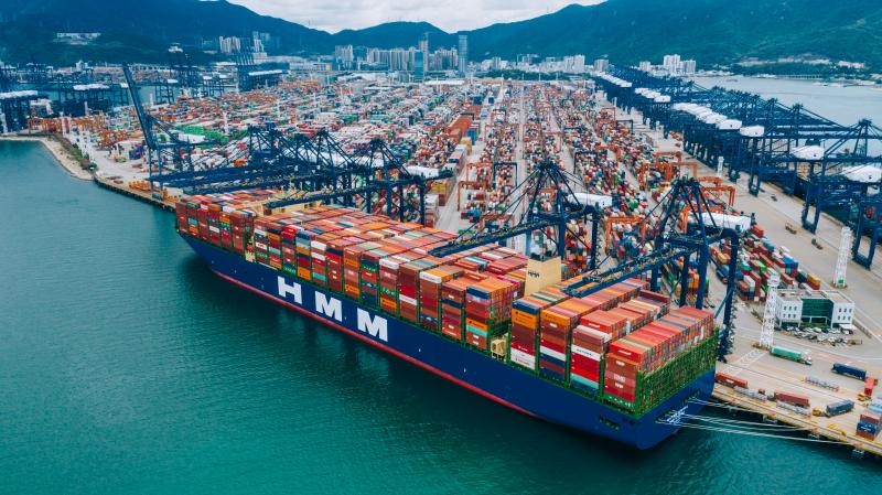 深圳港疫情防控常态化 今年全港集装箱吞吐量同比增长超两成