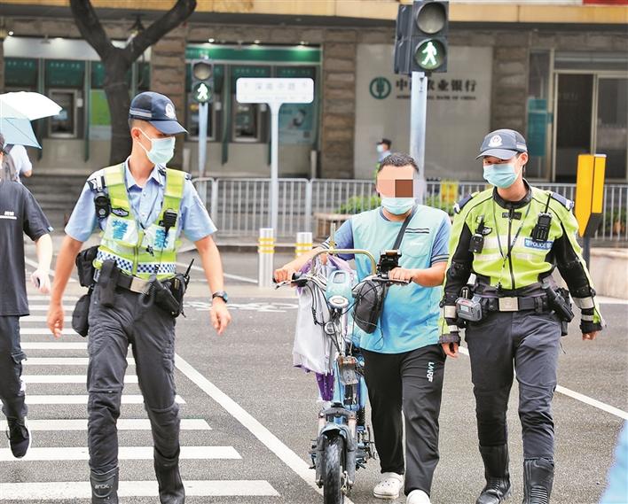 深圳交警对未戴头盔骑乘电单车行为开罚 69名外卖快递小哥被罚款