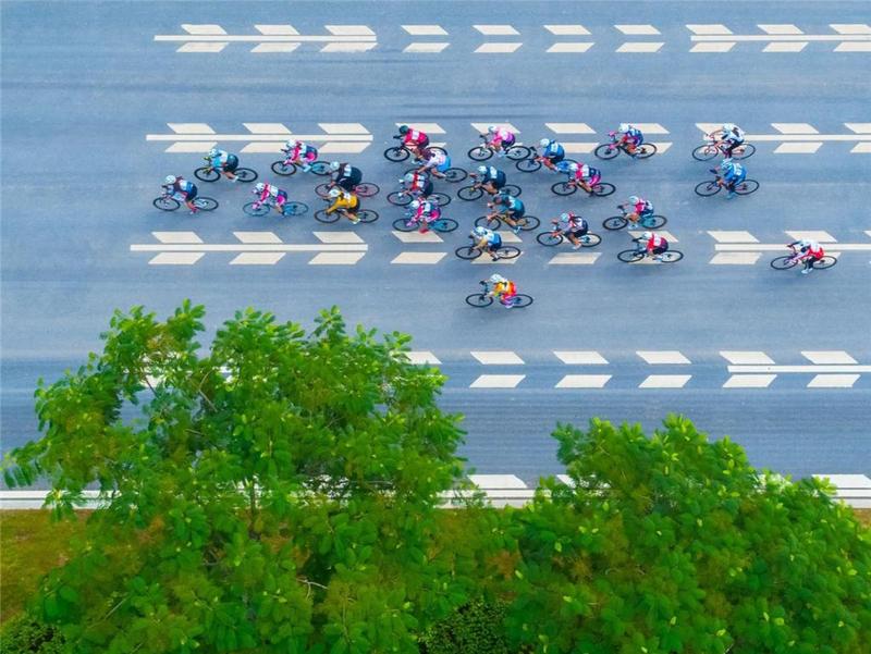 粤港澳大湾区青年自行车联赛开赛：首站东莞滨海湾