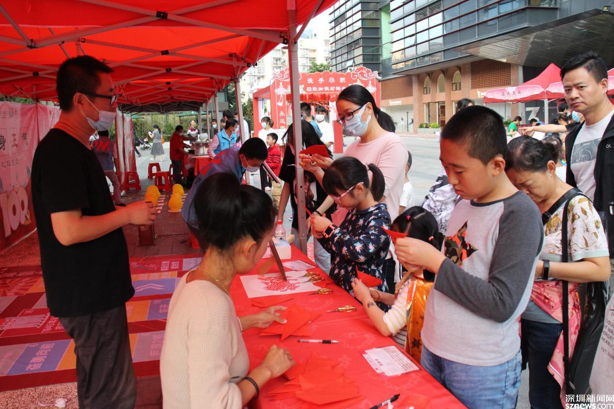 永远跟党走共筑中国梦桃花园社区举行文艺演出暨廉洁主题宣传活动