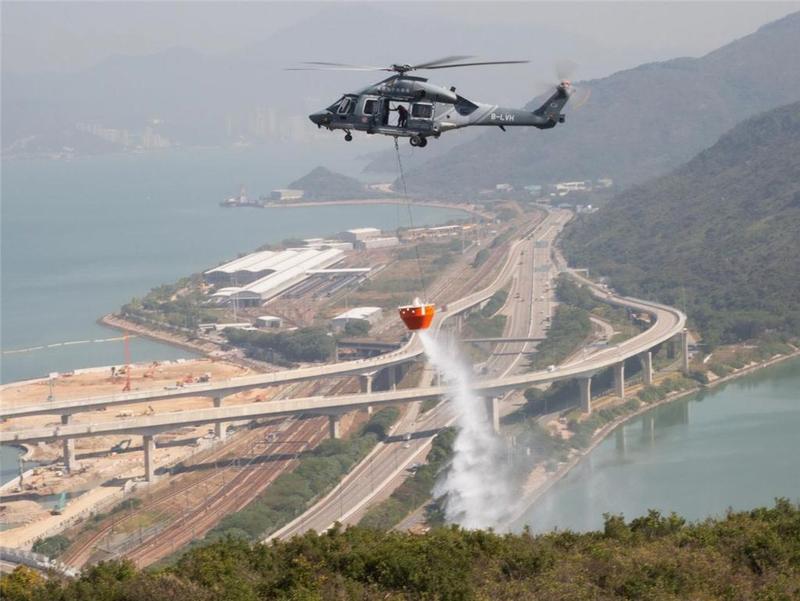 香港举行扑灭山火及攀山拯救演习