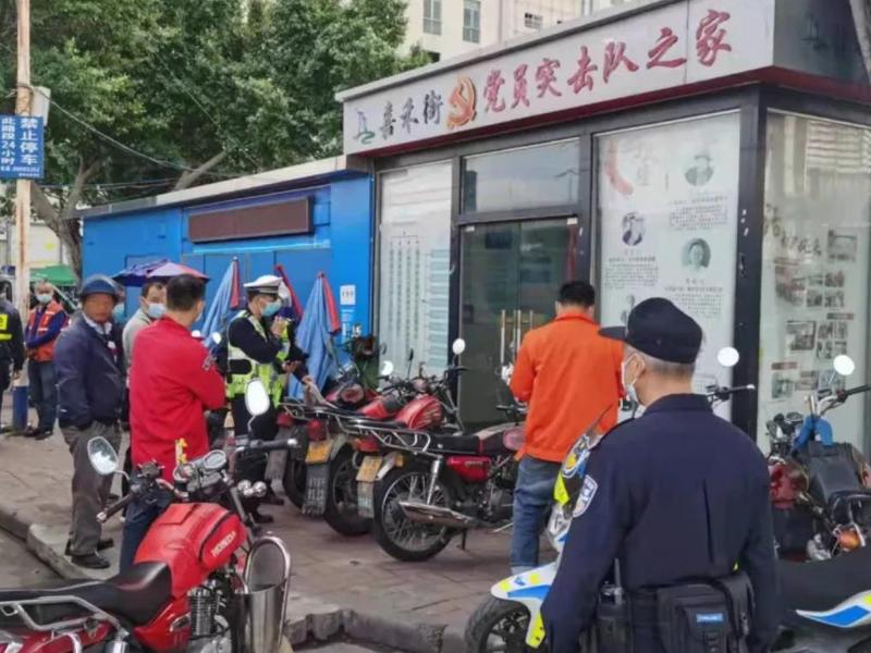 地上+地下！广州警方持续开展地铁站口联合整治