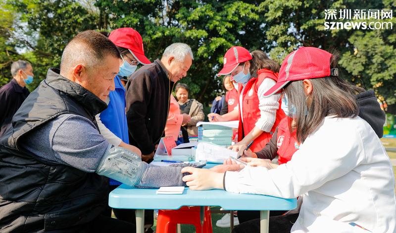 长圳社区开展文明城市创建志愿服务宣传活动