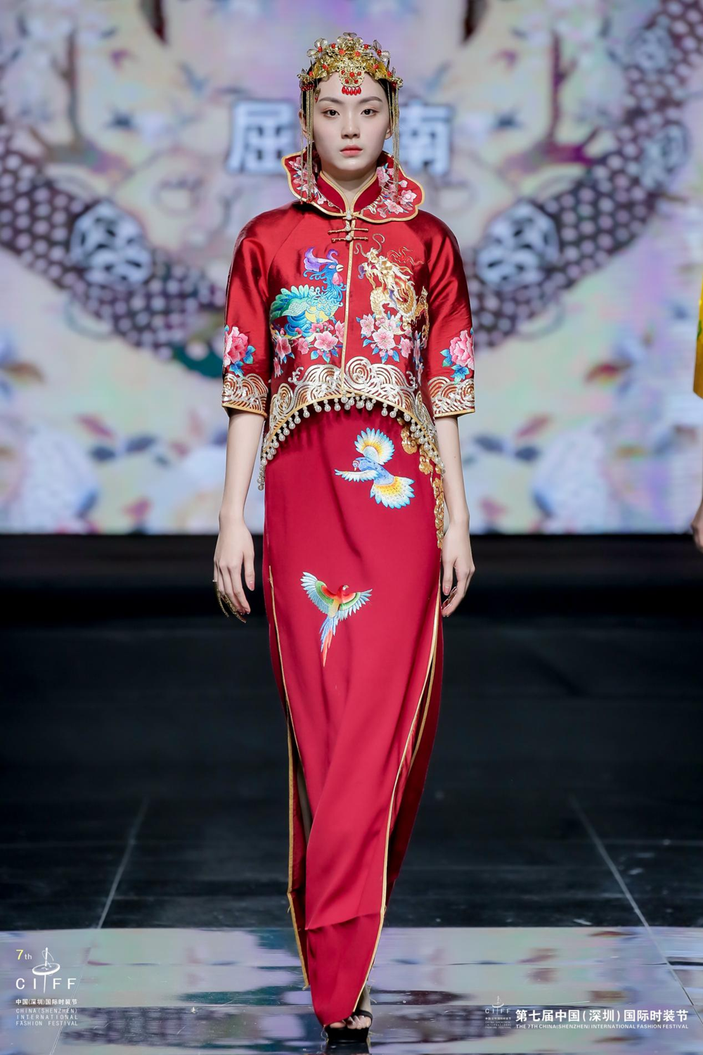 非遗工艺现代服饰设计深圳举行非遗服饰作品发布会