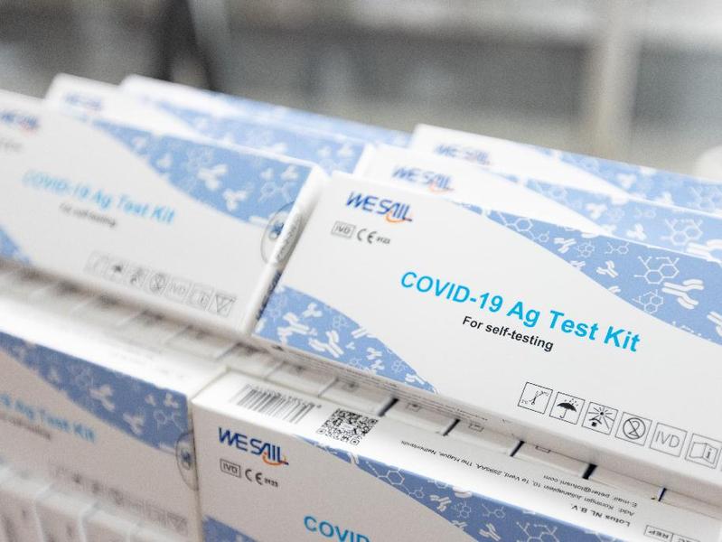 东莞市菲鹏生物向香港捐赠新冠抗原自测试剂