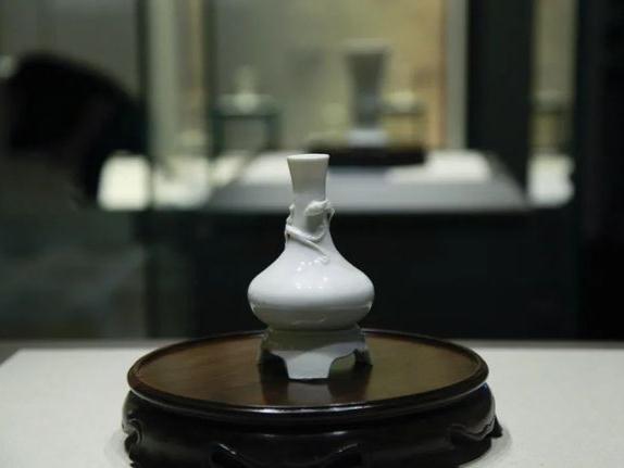 “凝脂如玉”，广州博物馆展明清德化白瓷
