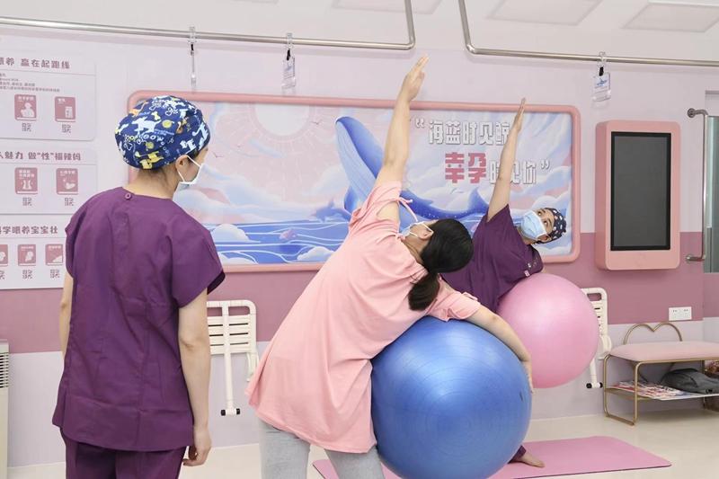 孕妇跳舞男人生娃龙岗妇幼开展沉浸式分娩体验之旅