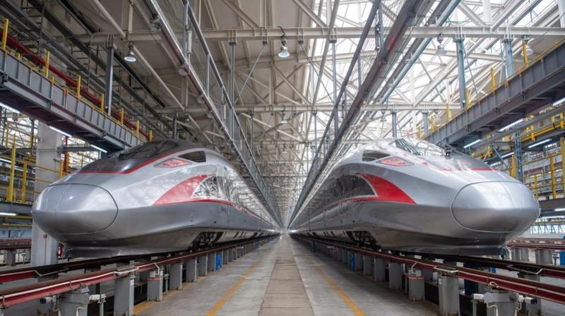 郑渝高铁20日全线贯通运营 重庆首发列车亮相