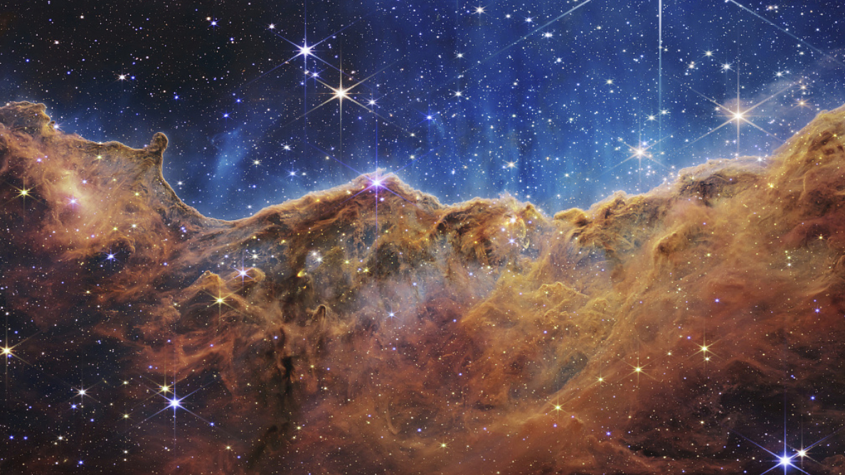 “一粒沙”中的星系团——詹姆斯·韦伯空间望远镜拍到了什么