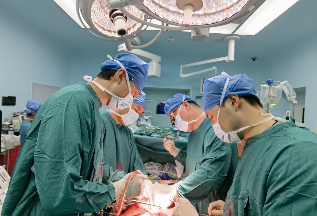 市三医院实施跨血型肝移植 40岁乙肝肝硬化男子昏迷两周获重生