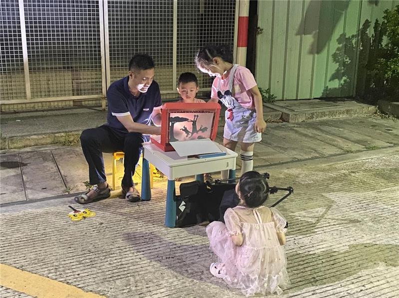 东莞社区儿童演绎“绘本微剧场”
