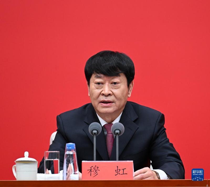 "夺取新时代中国特色社会主义新胜利的政治宣言和行动