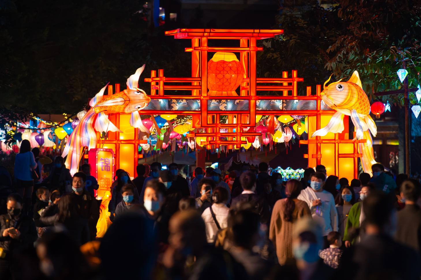 30万㎡灯海人气旺 锦绣中华自贡灯会惊艳回归_深圳新闻网