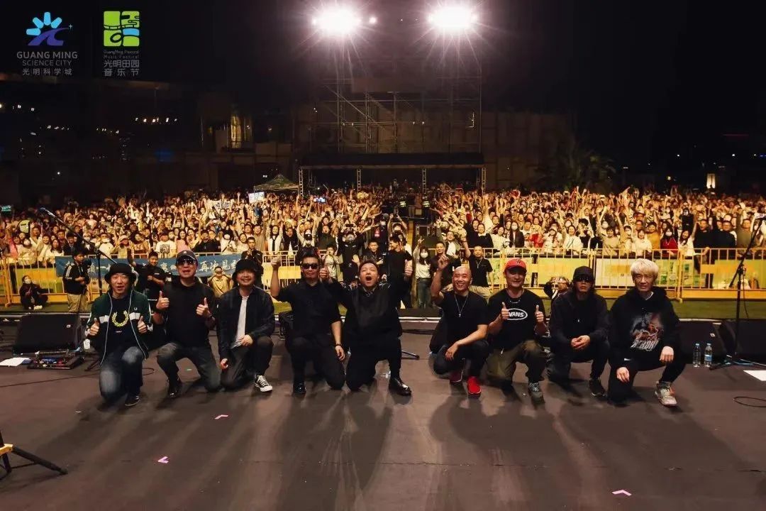 经典流行曲目引全场大合唱 光明田园音乐节超燃_深圳新闻网