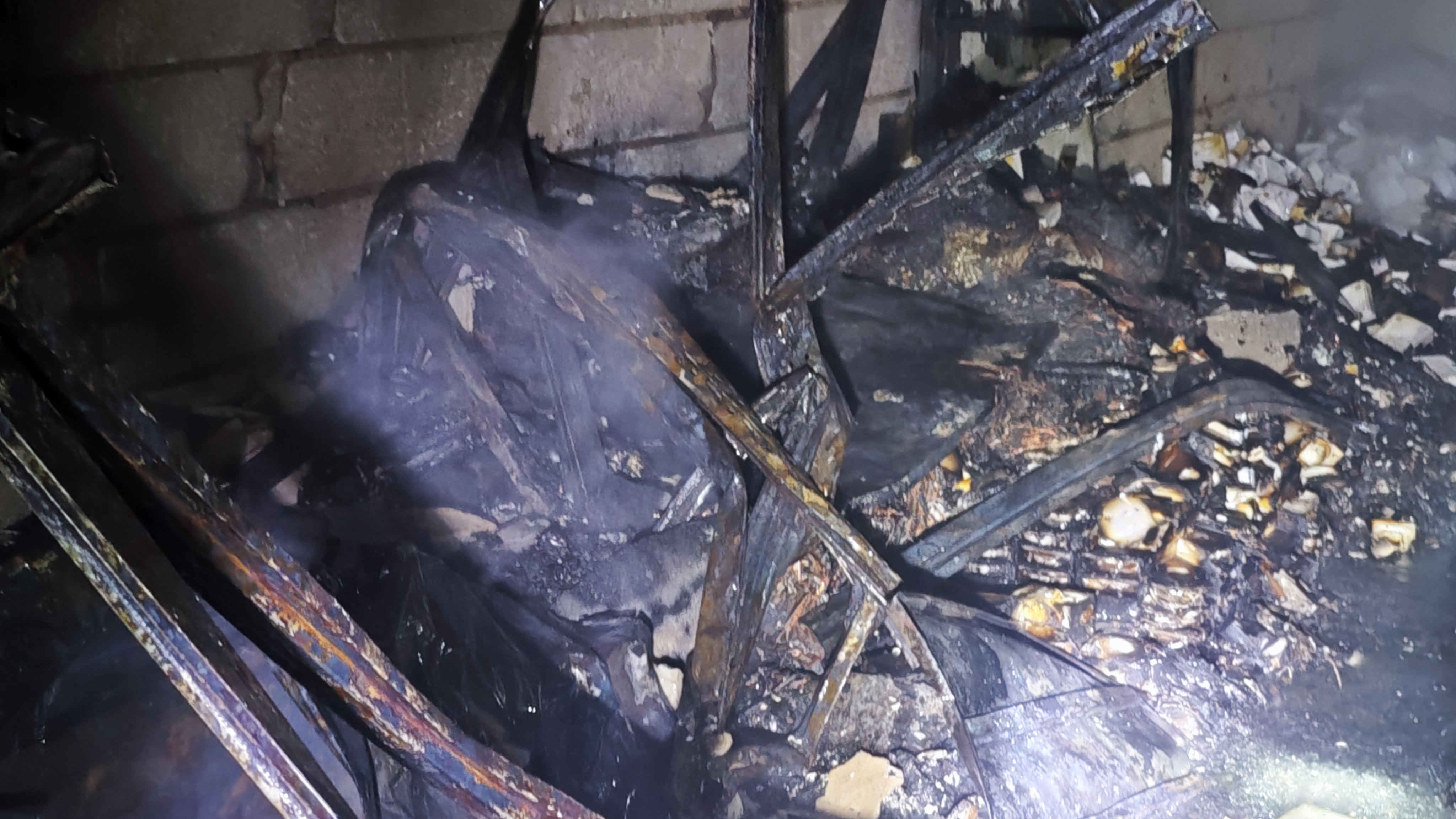 深圳一工业区仓库凌晨着火一批蓝牙耳机电池被烧毁