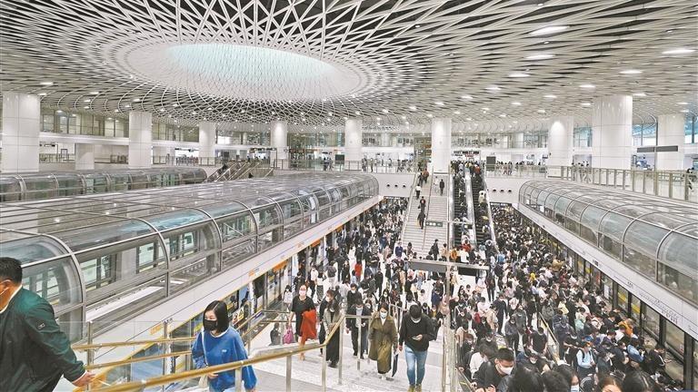 盘点地铁客流数据 带您领略城市活力 屡破纪录的深圳地铁越来越忙