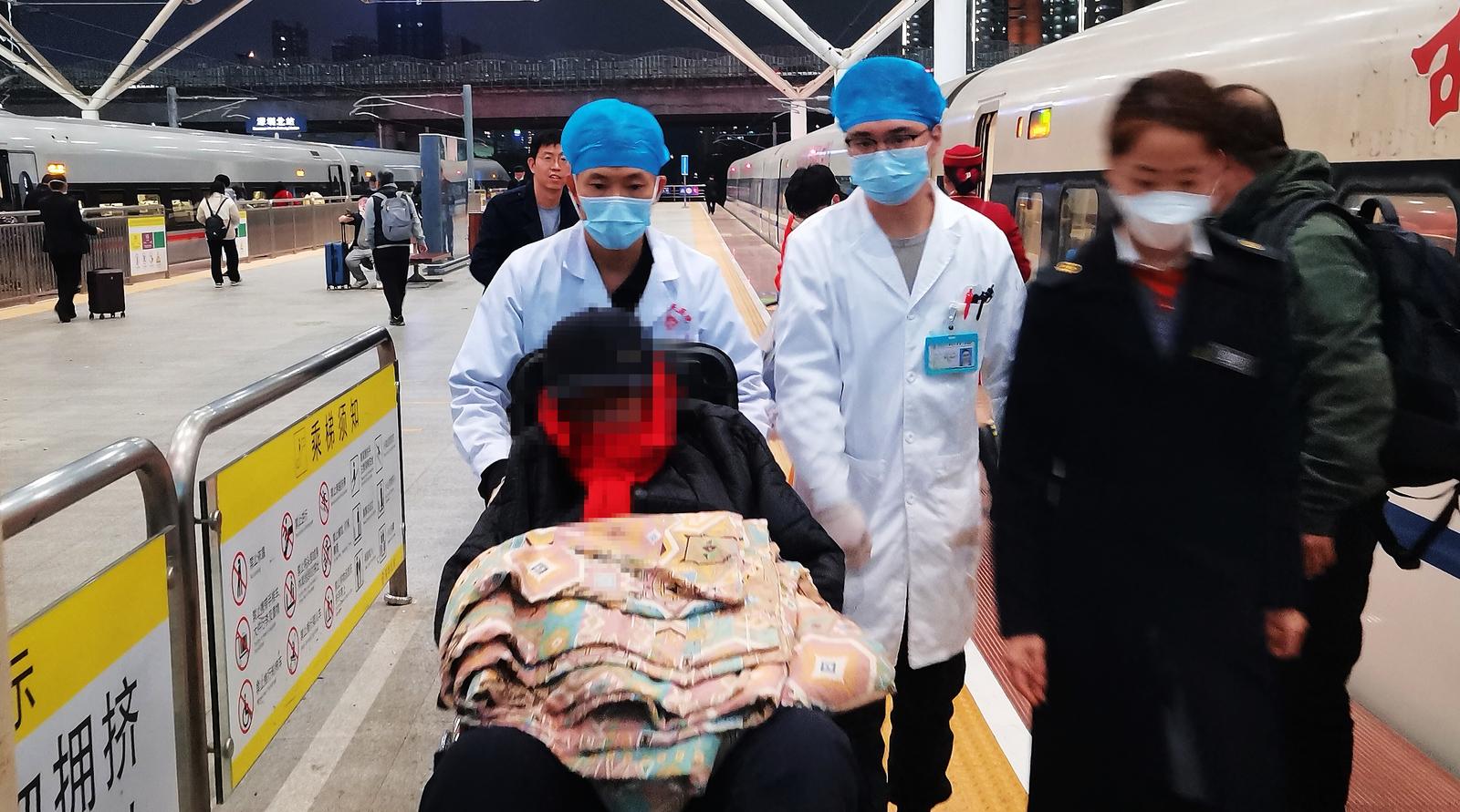 高龄患者跨越两千公里寻医，南澳人民医院医疗团队到高铁站“无缝衔接”
