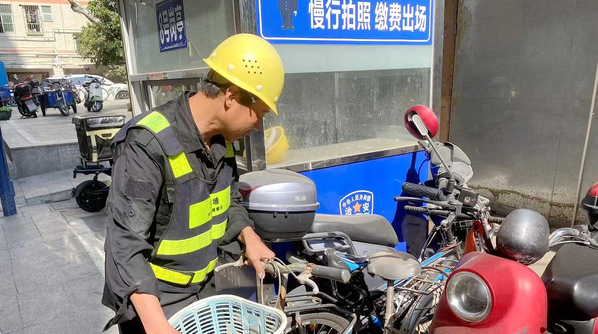 长圳社区开展非机动车专项整治行动