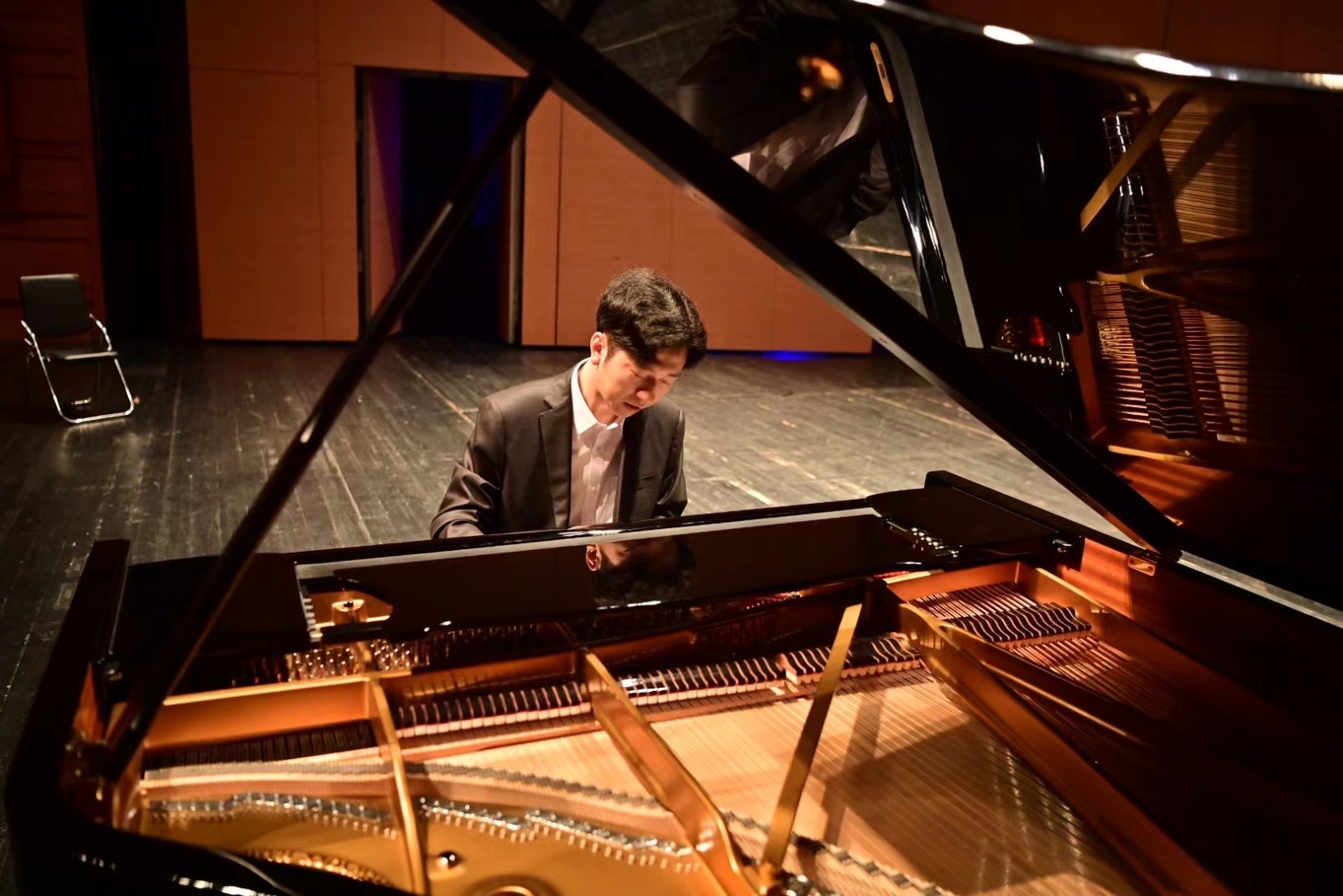 将“中国之声”带给全世界 青年钢琴家刘子钰在深演出