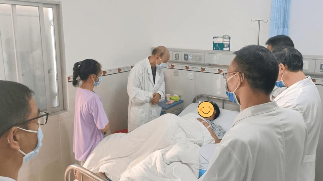 对口帮扶温人心，深圳市萨米医疗中心专家义诊挽救重病患者